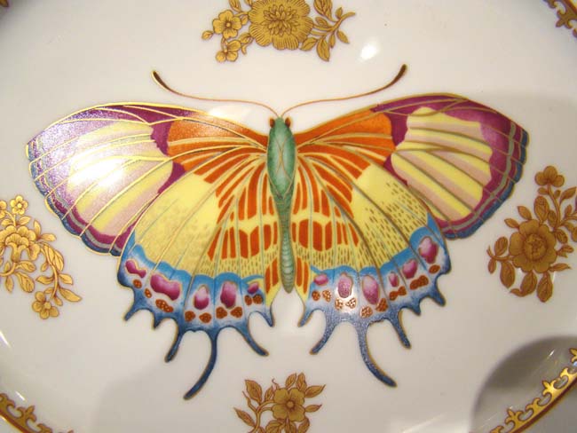 A fabulous Mottahedeh Chinese Export Porcelain "Butterfly" bowl — image 2